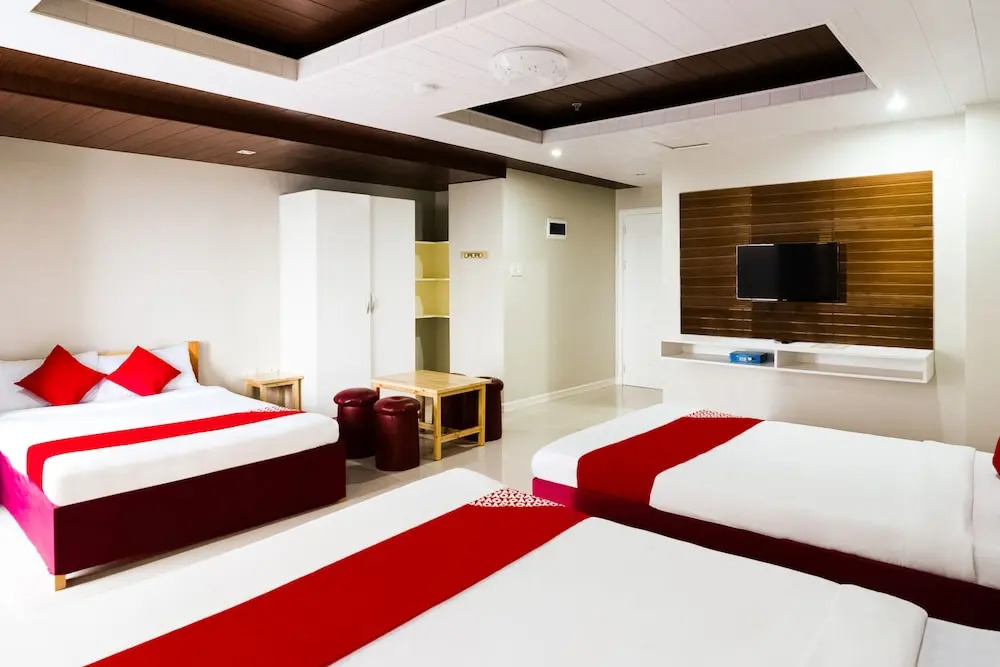 OYO 240 Country Artist Hotel