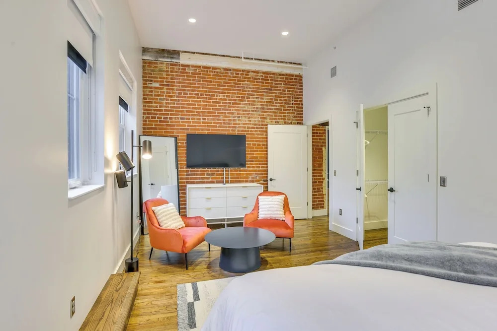 Downtown Omaha Getaway w/ Deck & Gas Grill!