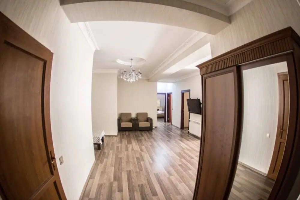 Bakuvi Tourist Apartment B098
