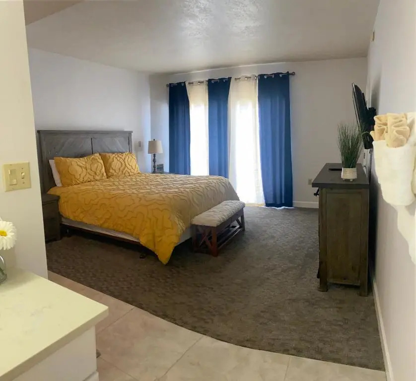 River Place Condos 711 3BD