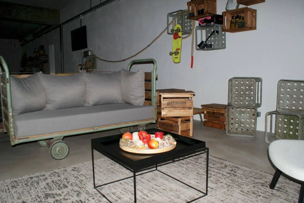 Underdog Hotel