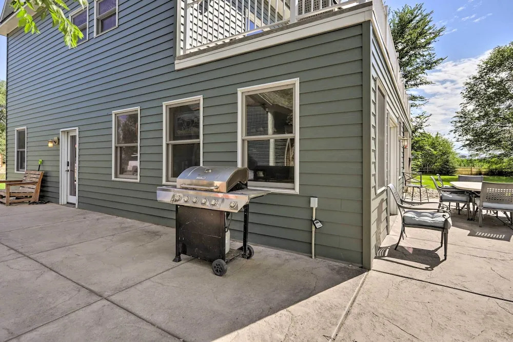 Fruita Victorian Home w/ Hot Tub + Mountains!