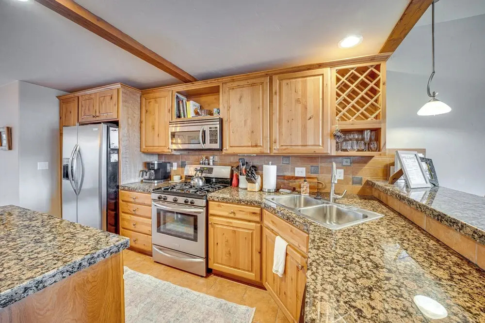 6 Mi to Winter Park Resort: Townhome w/ Hot Tub!