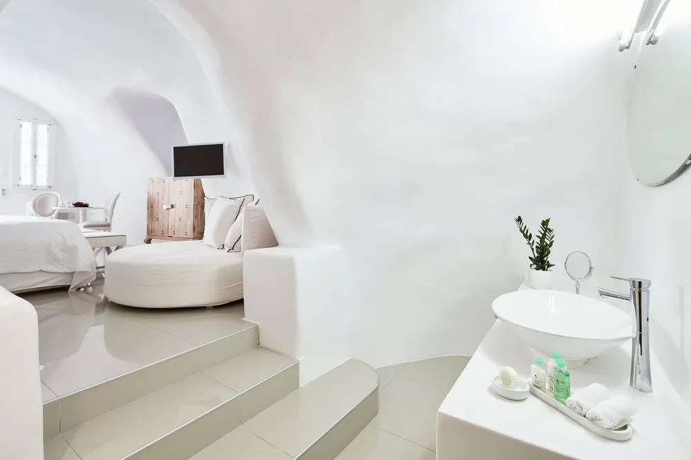 Kirini Suites & Spa Hotel