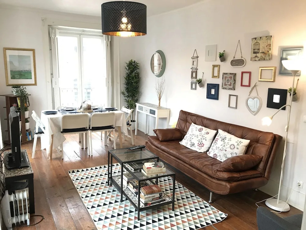 Spacious charming flat - heart of Lisbon