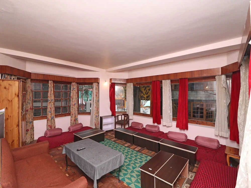 OYO 13724 Home Cosy Stay Near Mall Road
