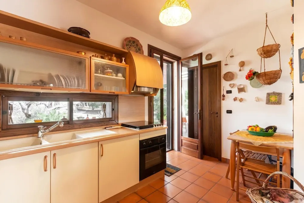 Villa Menhir with pool garden and tennis - Happy Rentals