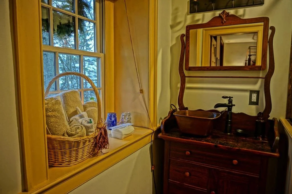 Brownstone Colonial Inn
