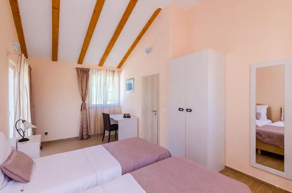 Villa Leona - Three-bedroom Villa With Private Pool ID Direct Booker 10945