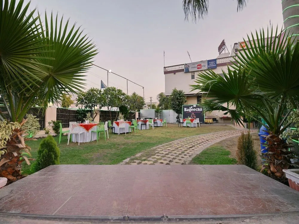 OYO 11754 Hotel Classic 7