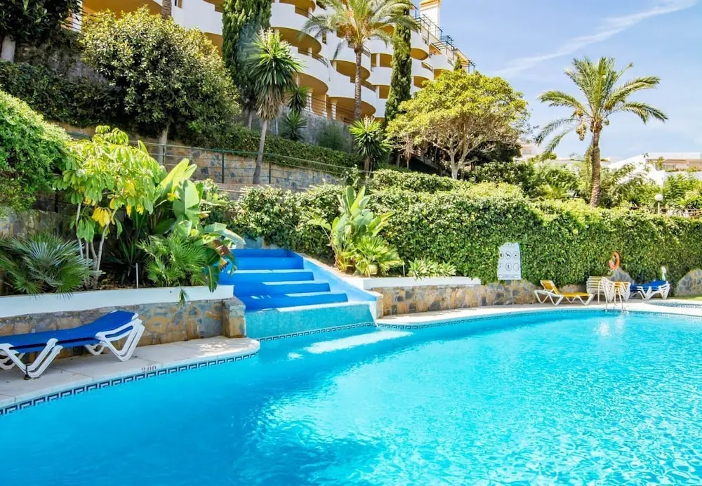 SAT - Contemporary Apartment in Puerto Banus