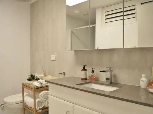 2 'Westpoint', 2 Thurlow Avenue - ground floor, linen supplied, views