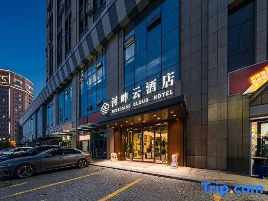 Yining  Riverside   Cloud  Hotel