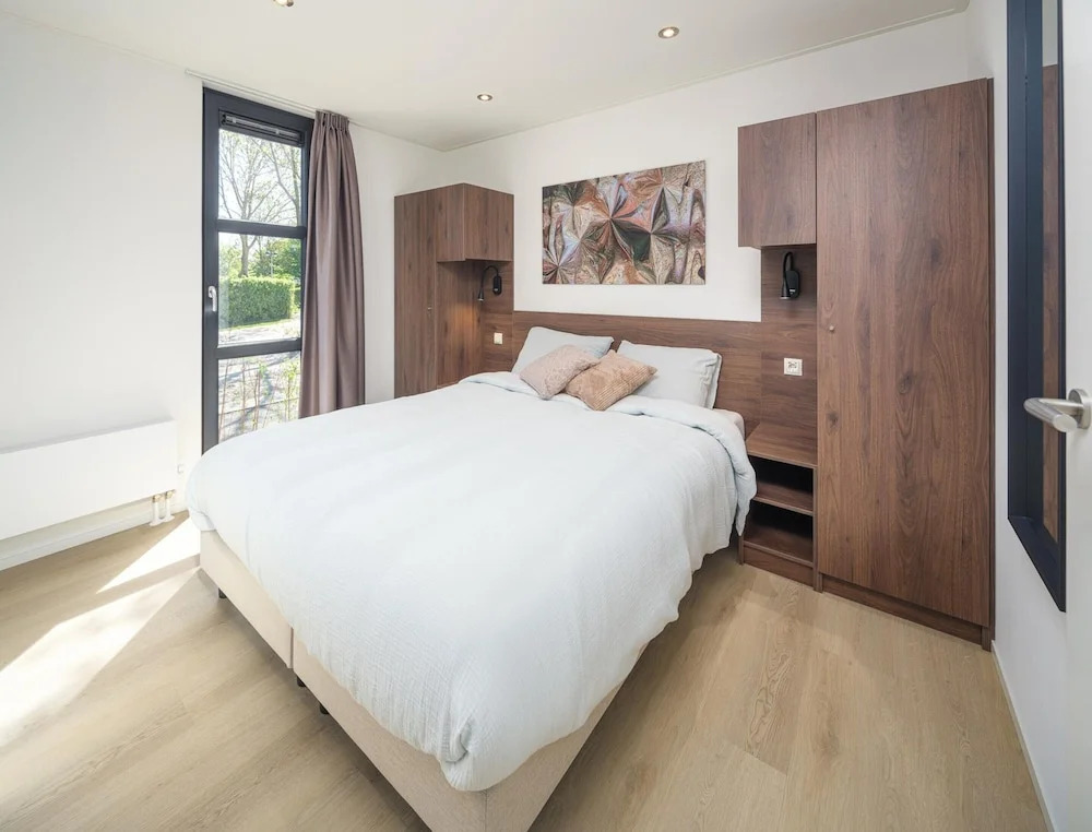 Luxury 4 Guests Villa With Sunny Garden