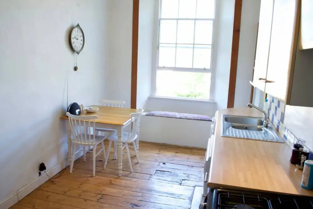2 Bedroom Central Home With King Beds Sleeps 4