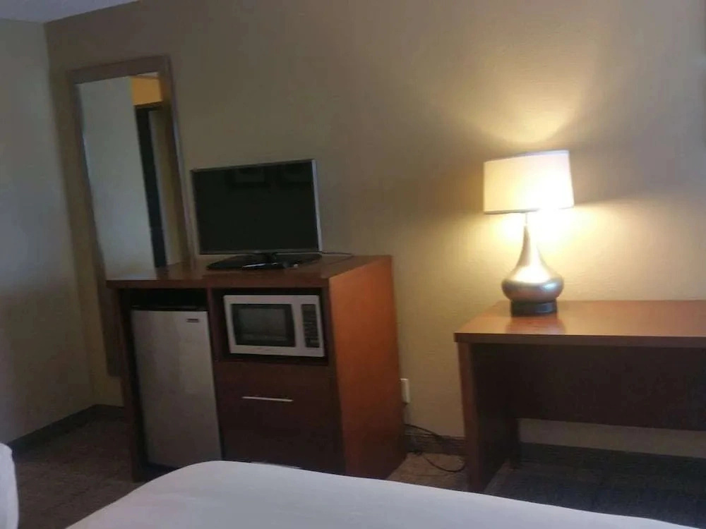 Baymont Inn And Suites Mayfield Heights