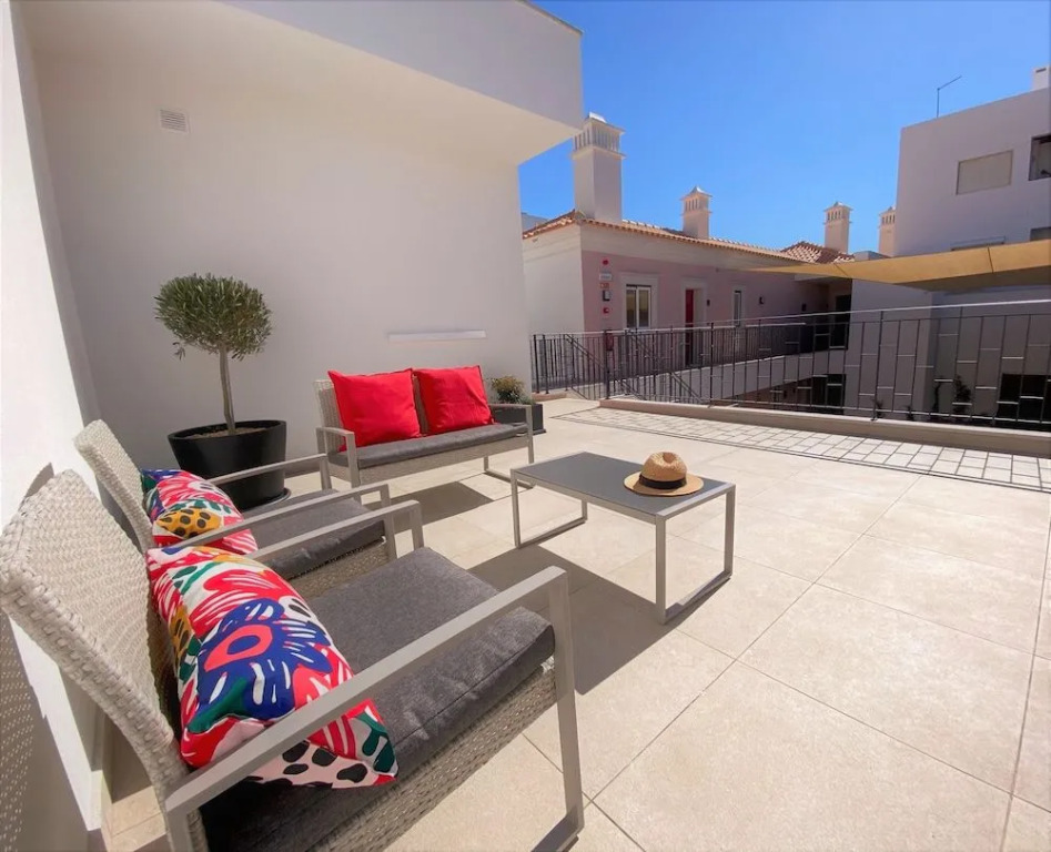 Cardeal Suites & Apartments