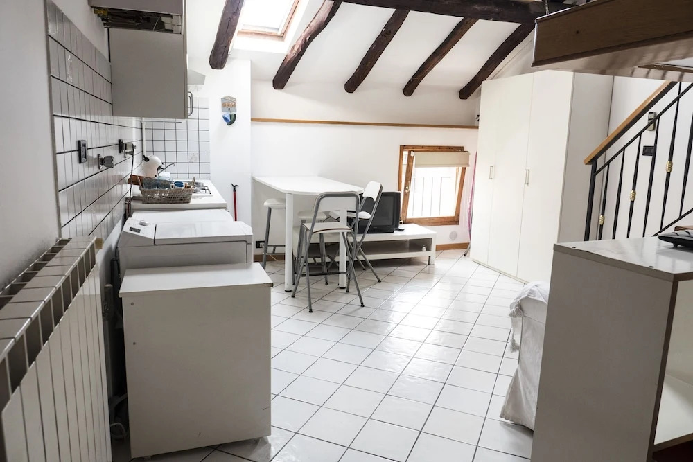 Nice and Cozy Quiet Apartment Right in the Center