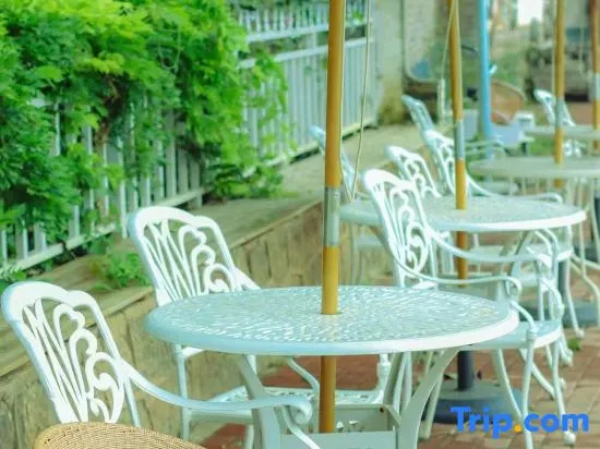 Yiren Waterfront Holiday Courtyard