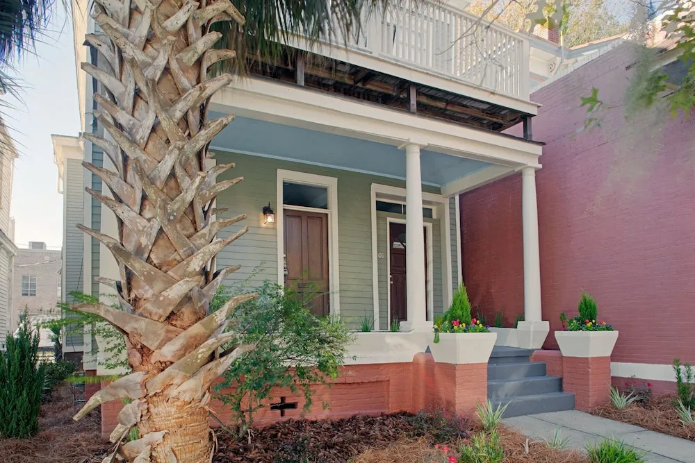 Huge 5 bedroom 5 bath Home in Savannah