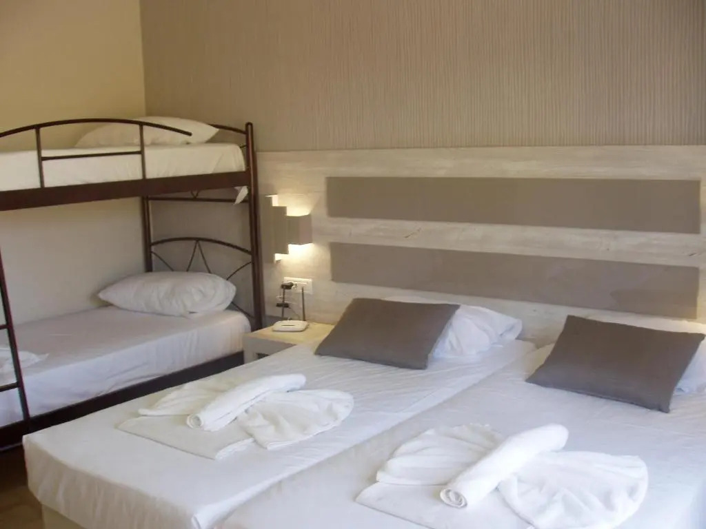 PARADISE APARTMENTS & SUITES
