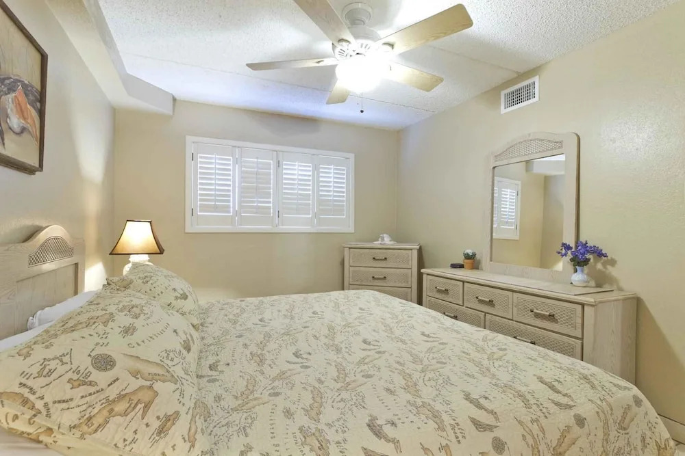Villa Del Sol Condominium 205