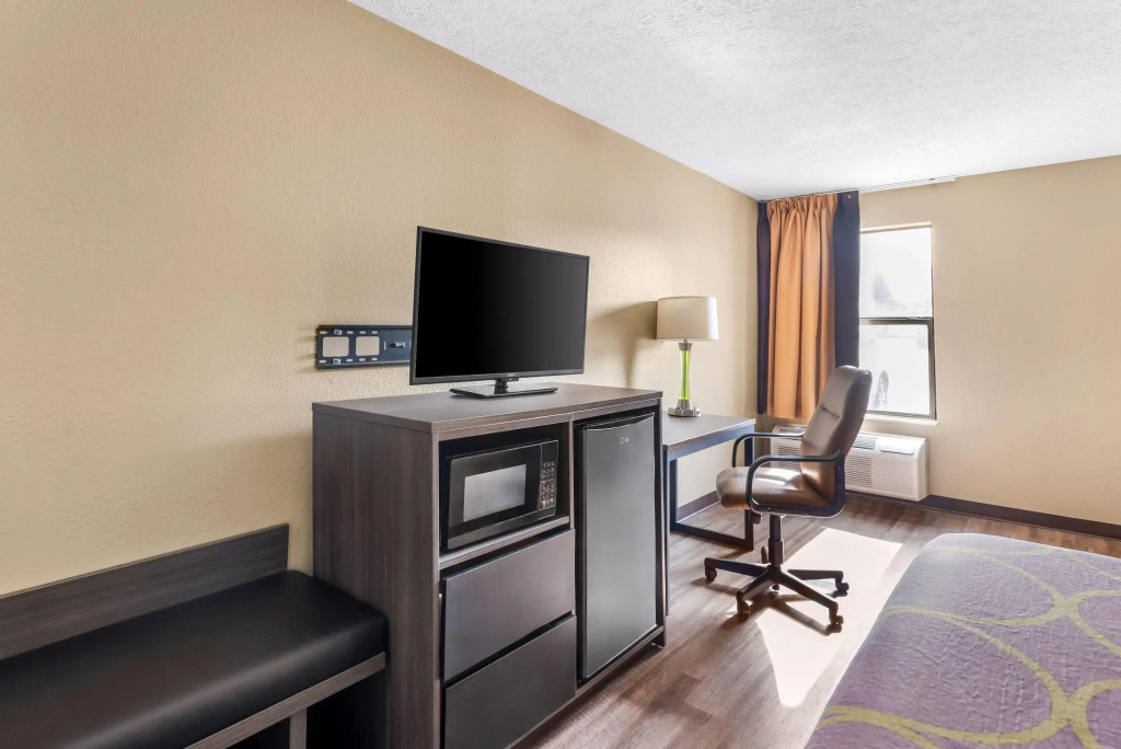 Super 8 by Wyndham Bellefontaine