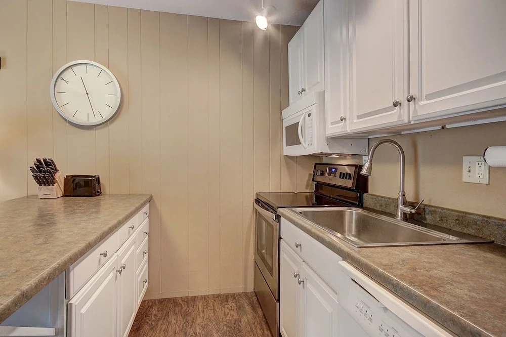 2964 Key  1 Bedroom Condo by RedAwning