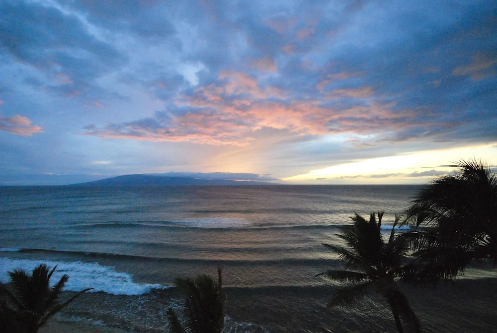 Mahana 604 Oceanfront 1bd/1ba 1 Bedroom Condo by RedAwning