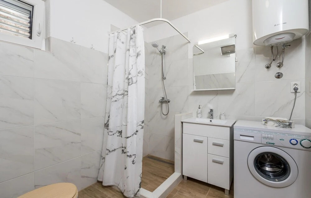 Stunning Home In Karlobag With Wifi