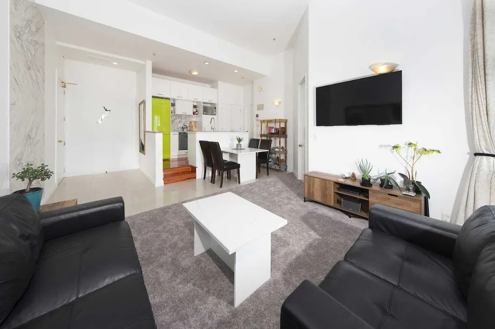 QV Viaduct Charming Apartment with AC WiFi and Parking - 933