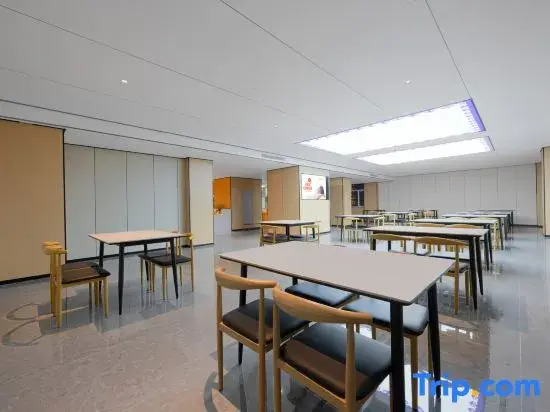Jinyi Preferred Hotel (Chayouhouqi Government Affairs Service Center Branch)