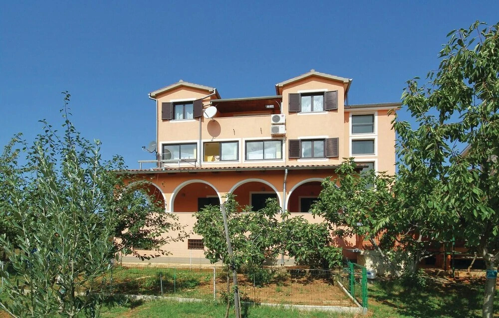 Beautiful Home in Zbandaj With Wifi and 2 Bedrooms