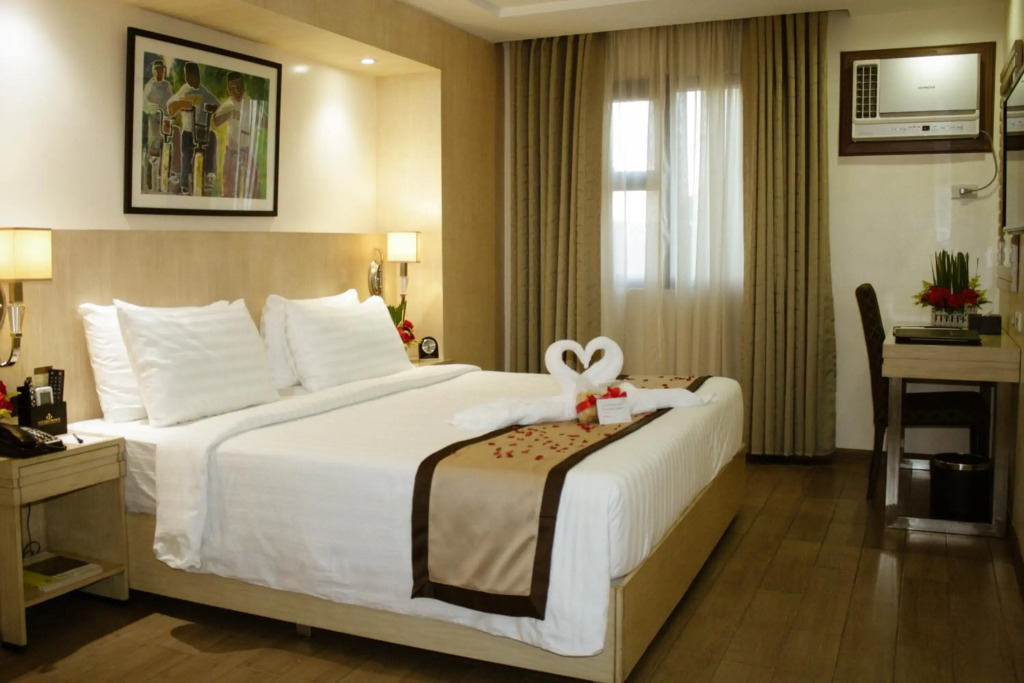 Golden Prince Hotel & Suites
