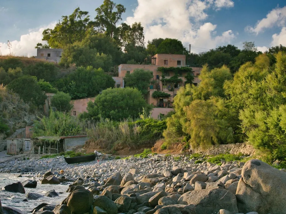 Mansion in Capo Vaticano by the Sea