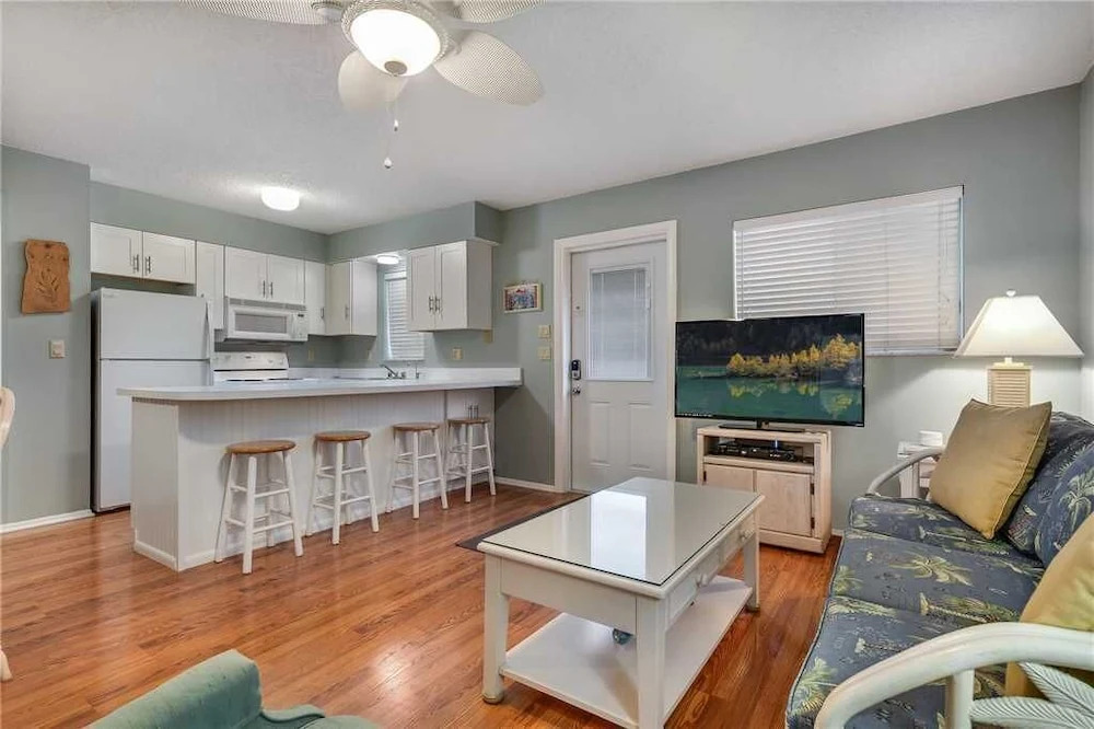 Seahorse 1, Sleeps 4, 1 Bedroom, Heated Pool, Pet Friendly