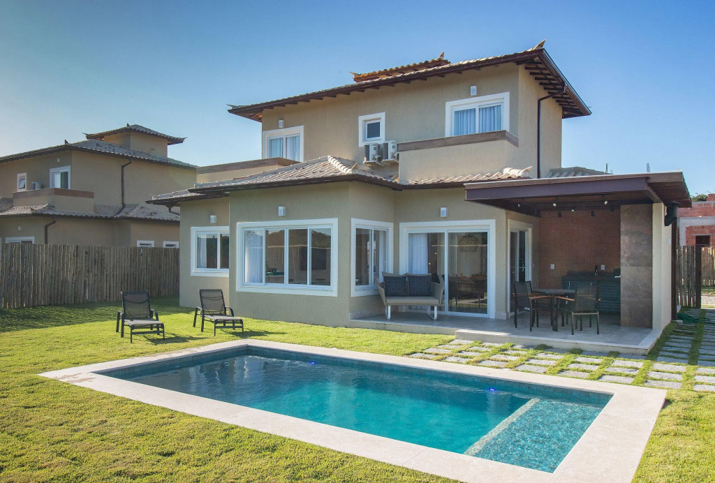 Casa Moderna e Luxuosa com Quatro Suítes Próx a Rua das Pedras Por Luxury Rentals