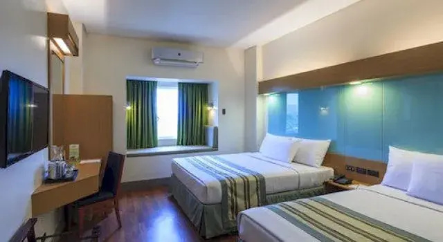Microtel Inn & Suites By Wyndham South Forbes Near Nuvali