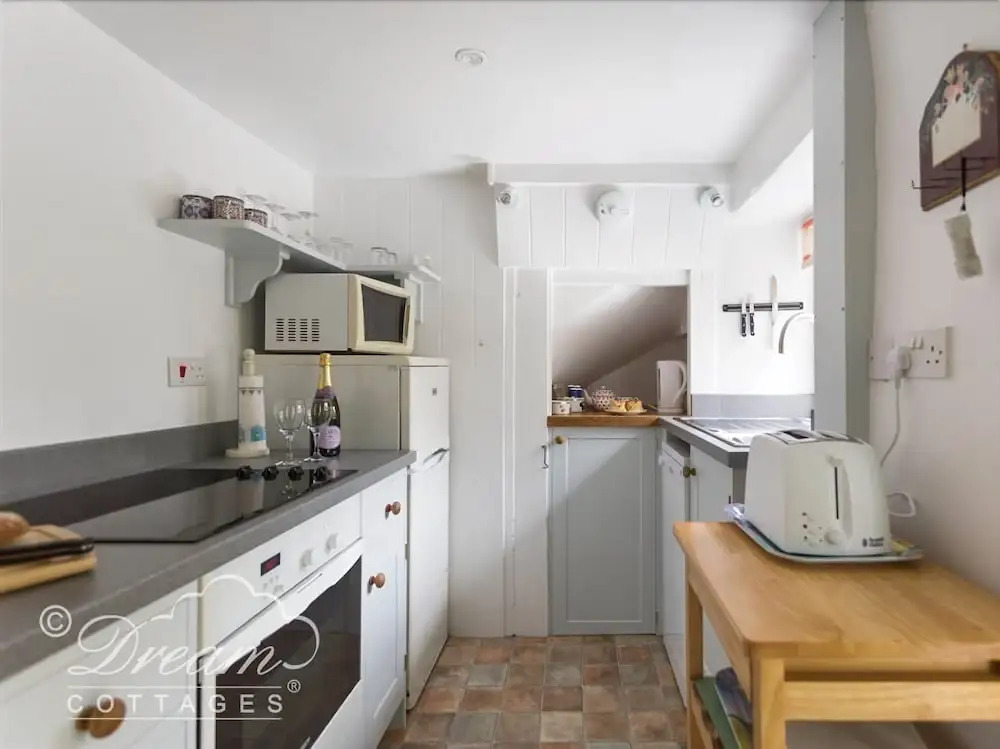 Poppas Cottage, BURTON BRADSTOCK