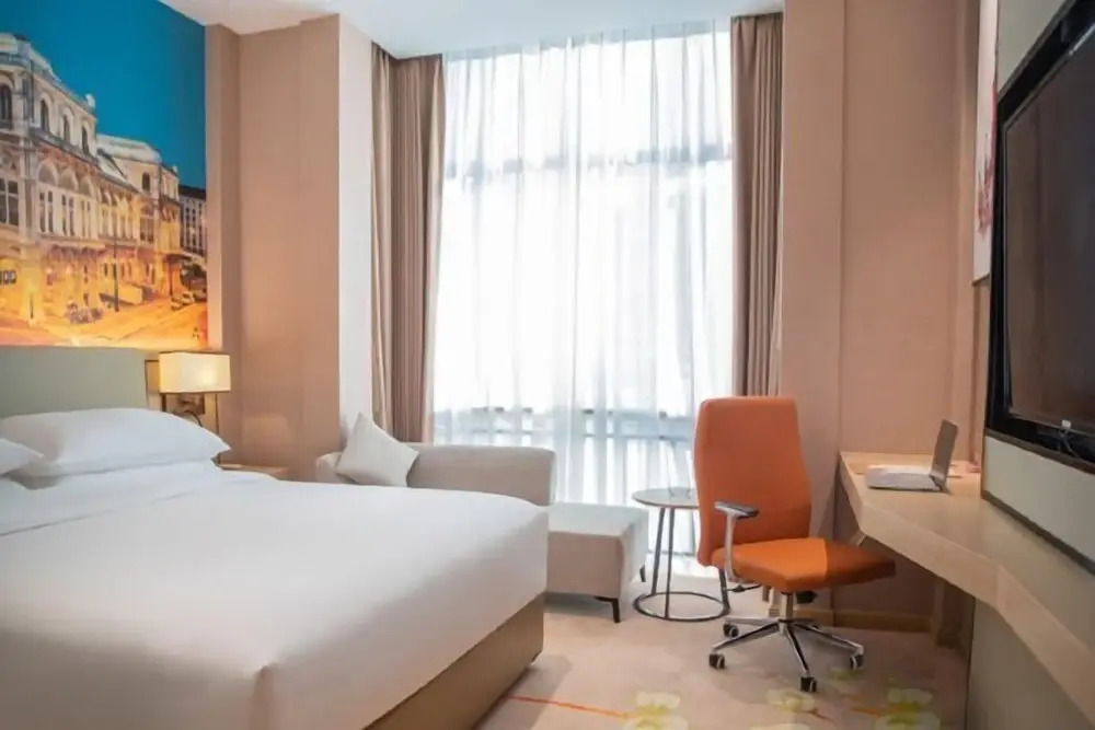 Vienna Hotel (Liuyang River Bridge Pedestrian Street)