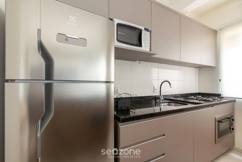 Apto moderno com churrasq. a 600m da praia COM305