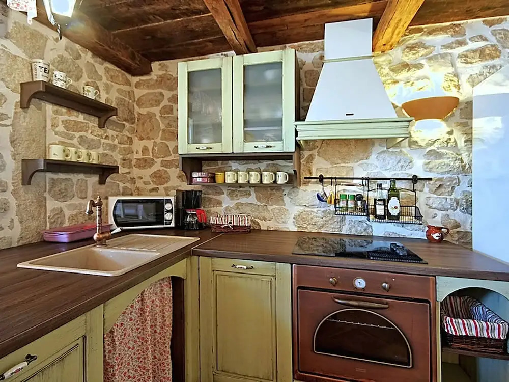 Rustic Villa in Dracevac With Outdoor Pool