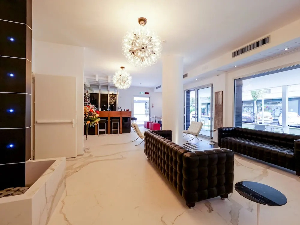 Dan Hotel