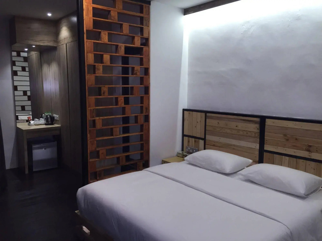The Oikos Hotel