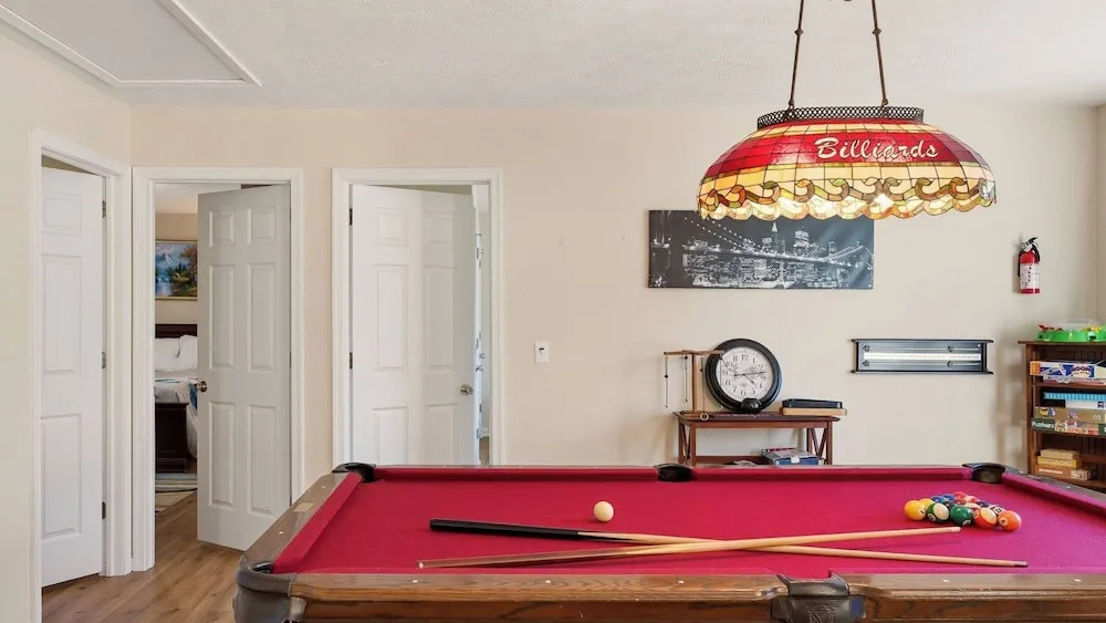 Poconos Fun by Avantstay Mount Pocono Escape Firepit + Game Room Near Trails + Lakes
