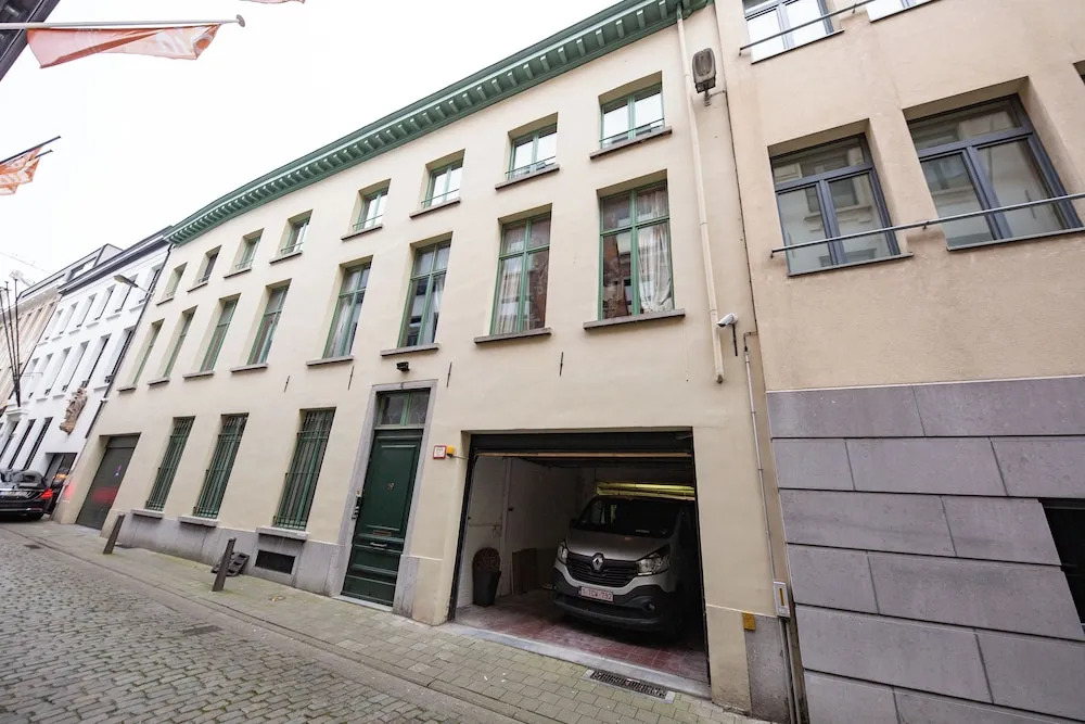 HOFMARKGRAAF - Unique apartment in historic Antwerp mansion