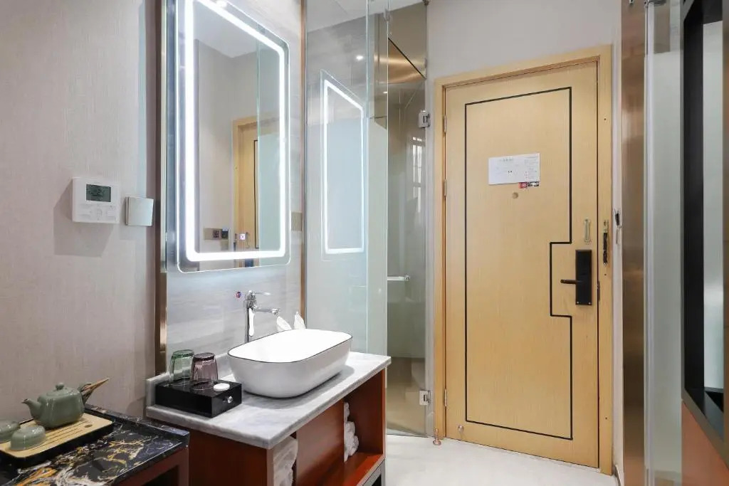 Shanghai Menglong Hotel Management