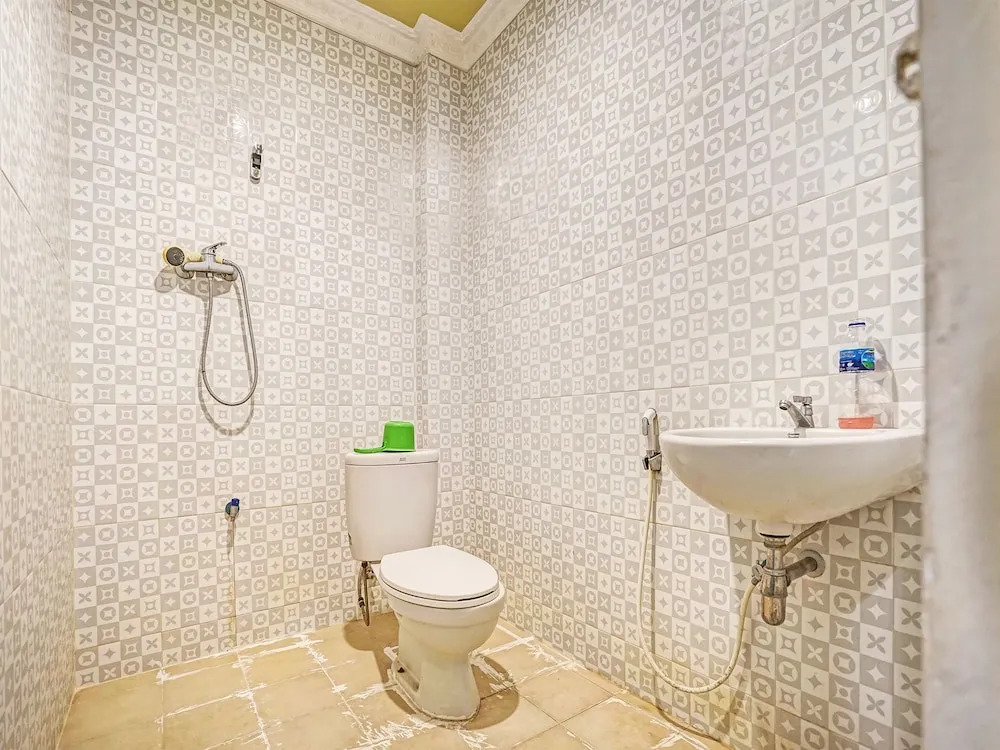 OYO Life 91873 Nugraha Kost