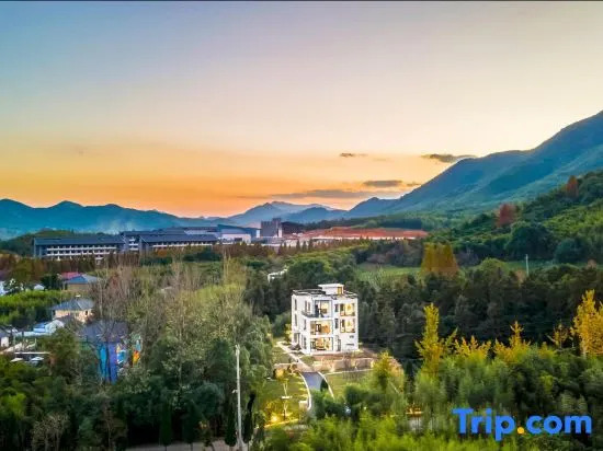 the Mountain the Sunrise Yang Boutique Home Stay Facility