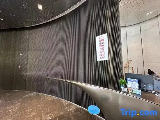 Huilan Light Luxury Apartment (Shenzhen Guanlan Avenue Qianxin Subway Station)